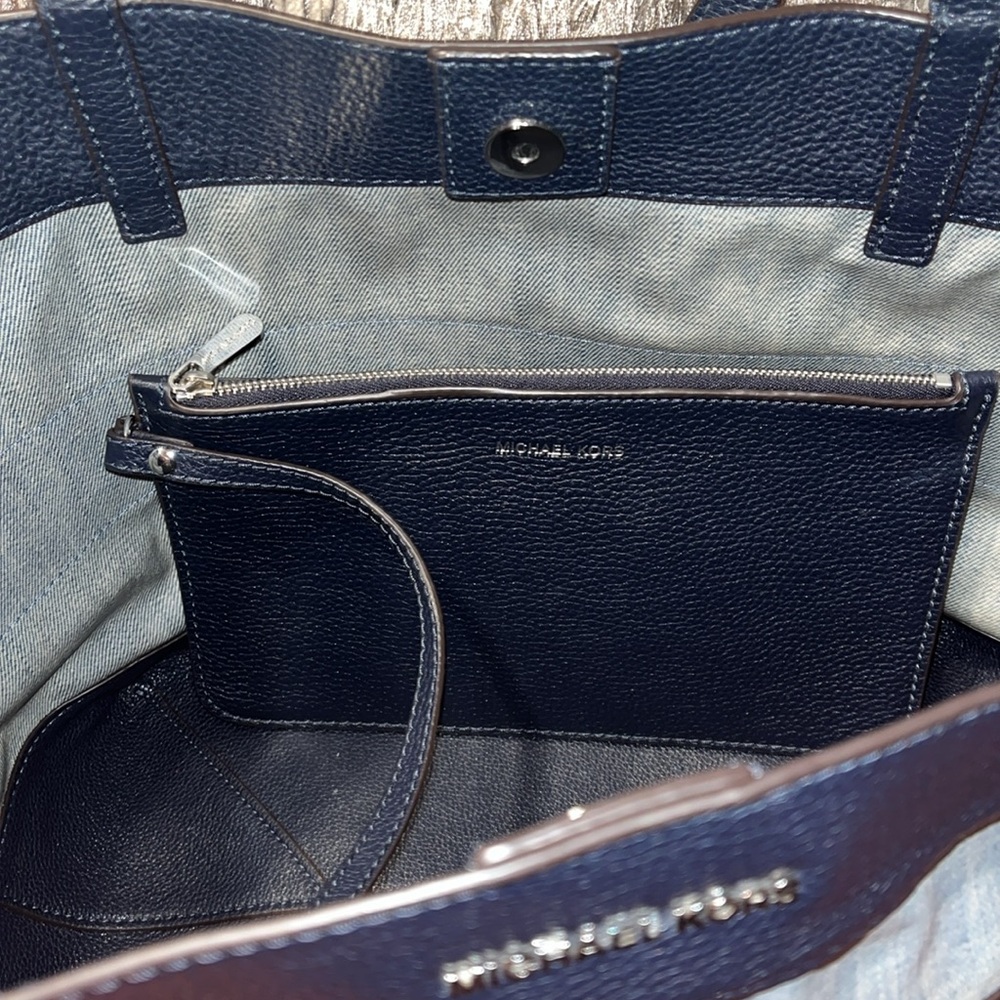Michael Kors tote bag with detachable clutch - Picture 9 of 12